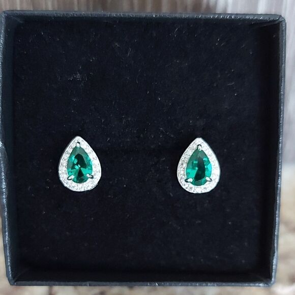 0.68 Carat Emerald Sterling Silver Pear Cut Stud Earrings - Picture 1 of 12